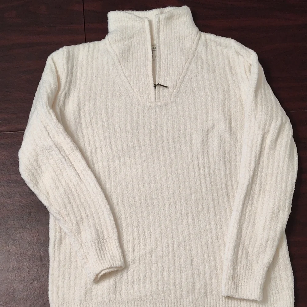 Cozy Winter White Women's Sweater - Picture 1 of 3
